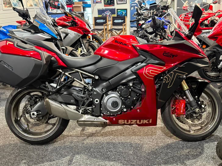 Suzuki GSX-S1000GT+