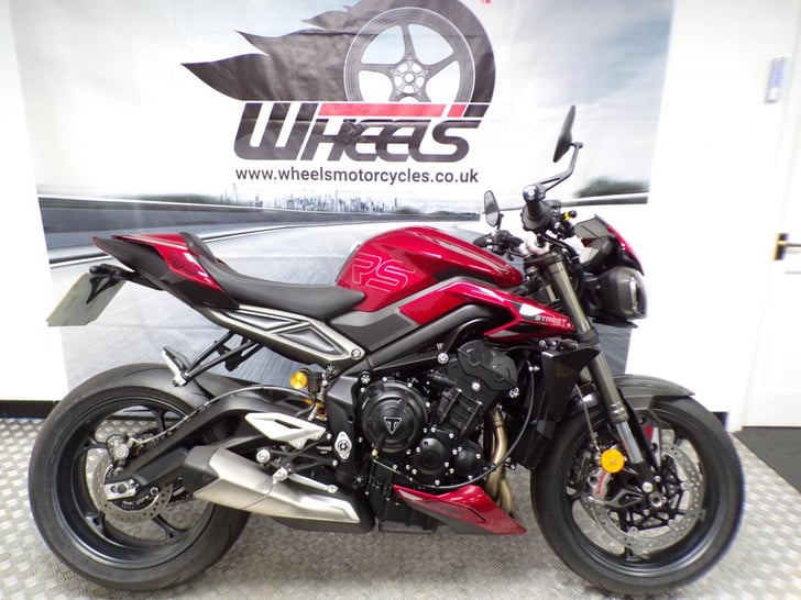 TRIUMPH STREET TRIPLE RS